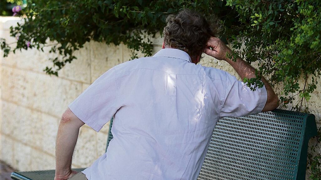 Anticipation of Iranian retaliation weighs heavily on Israelis (Photo: Alex Kolomoisky) לכתבה! בית חולים זמני המתנה בריאות הנפש אביגיל גריפיל
