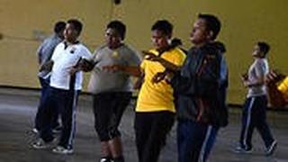 שוטרים משטרה אינדונזיה השמנת יתר אימונים אירובי