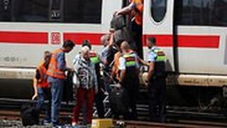 ילד נהרג נדחף למסילה תחנת רכבת פרנקפורט גרמניה