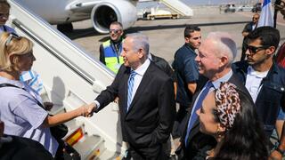 רה"מ בנימין נתניהו ביקר הבוקר את העולים החדשים מאוקראינה עם נחיתתם בנתב"ג
