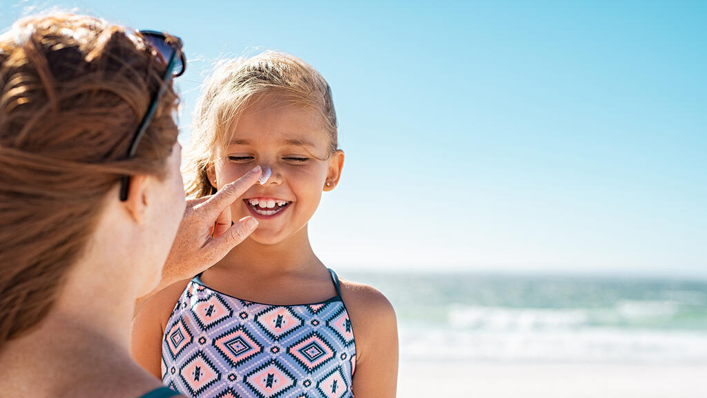 Фото: Shutterstock מורחים קרם הגנה