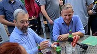  אהוד ברק, סתיו שפיר וניצן הורוביץ בסיור של מפלגת "המחנה הדמוקרטי" בגן מאיר בתל אביב