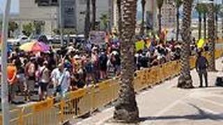 אשדוד צעדה בגאווה: קרוב ל-300 אנשים השתתפו היום במצעד הגאווה שנערך באשדוד והופק על ידי קהילת הלהטבים בעיר הדרומית