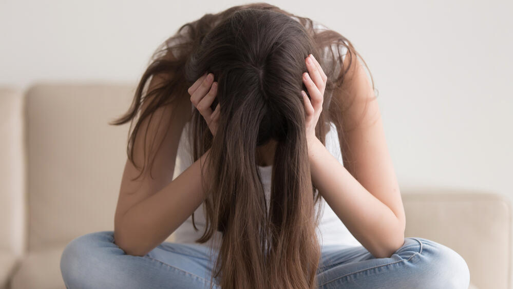 נערה אובדנית עצובה בני נוער התאבדויות