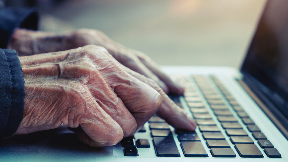 Заполнение декларации (Фото: shutterstock) Заполнение декларации