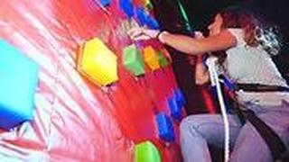 הרפתקאות מיכאלה בעולם המתנפחים