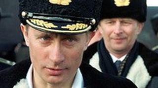 פוטין בתרגיל של חיל הים בשנת 2000