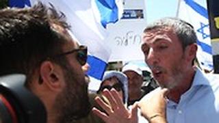עימות בין רפי פרץ למפגינים מול בית ראש הממשלה