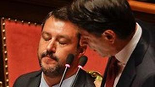ראש ממשלת איטליה ג'וזפה קונטה מודיע על התפטרות לצד מתיאו סלביני בסנאט 