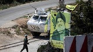 יוניפי"ל כוח או"ם ב גבול לבנון ליד תמונות של חסן נסראללה