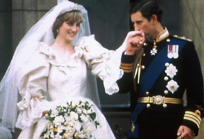 ביום חתונתם. הנסיך צ'רלס והנסיכה דיאנה