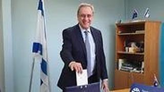 שגריר ישראל ב אוסטרליה מרק סופר מצביע קלפי בחירות הצבעה חו"ל