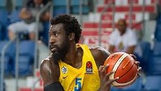 אותלו האנטר עם הכדור