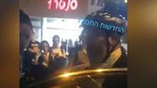 שוטרי משטרת ישראל עצרו הערב ברחוב יפו בירושלים, תושב חוץ שביצע עבירת תנועה, הפריע לשוטרים בביצוע תפקידם ותקף אותם.