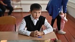 כפר ב סיביר רוסיה בית ספר עם מורה אחת ו תלמיד אחד