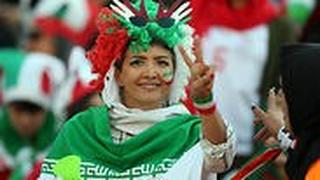 אוהדות איראניות במשחק כדורגל