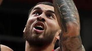 מייק ג'יימס מול גרג מונרו