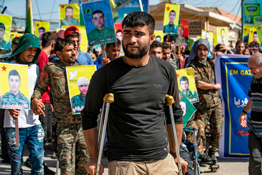 וטרנים ולוחמים צבא כורדים YPG מחאה מול מטה או"ם ב קמישלי סוריה נגד איום של טורקיה