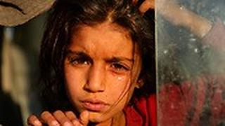 ילדה פליט פליטים סורית מ סוריה ש ברחו למחנה ליד מוסול ב עיראק