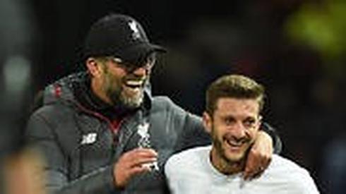 יורגן קלופ מחבק את אדם לאלאנה