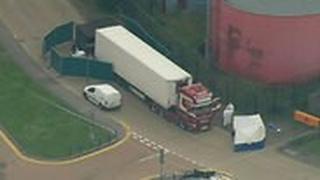  39 גופות נמצאו ב מכולה של משאית אסקס בריטניה
