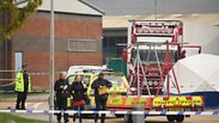 9 גופות נמצאו ב מכולה של משאית אסקס בריטניה
