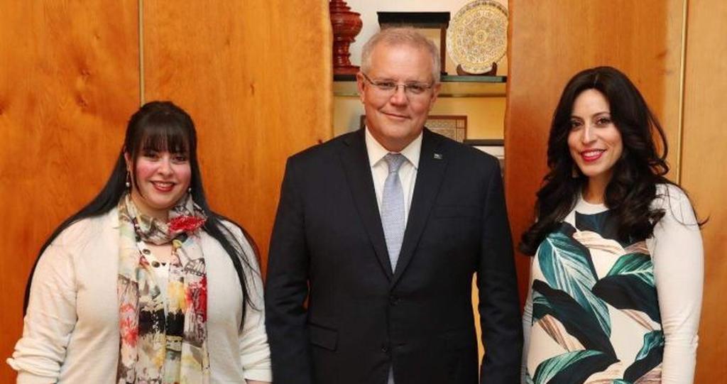 ראש ממשלת אוסטרליה עם הקורבנות של מלכה לייפר 
