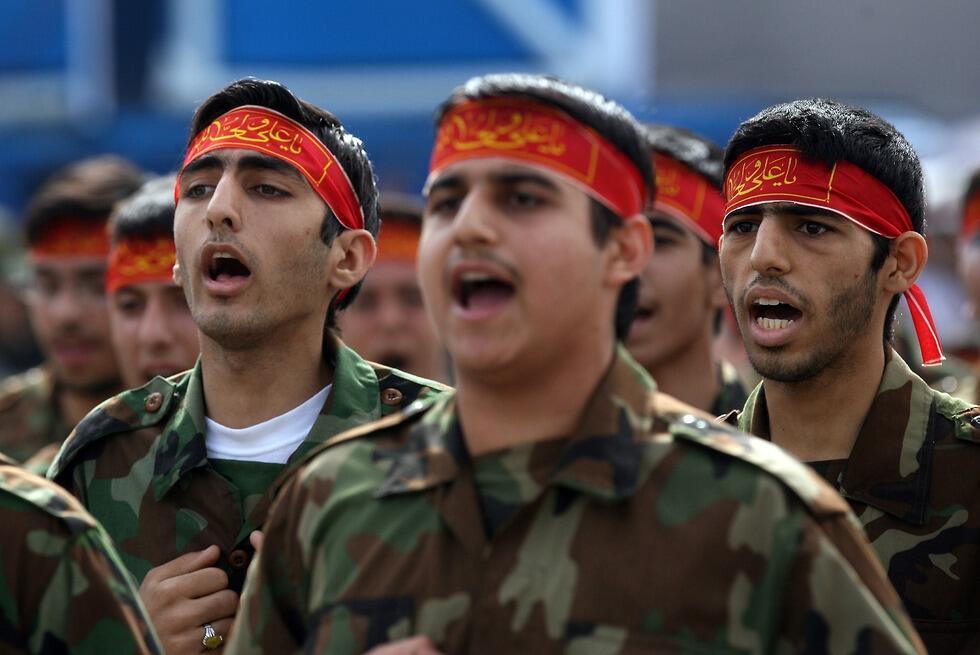 Iranian soldiers 