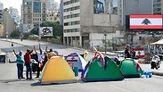 לבנון מחאה ביירות מפגינים חסימת כביש כבישים חסימה הפגנה אוהל אוהלים