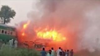 פקיסטן אסון תאונת רכבת 71 הרוגים נוסעים בישלו פרצה שריפה