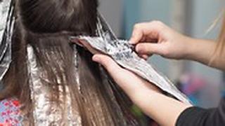 מעצבי שיער נחשפים לחומרים מסוכנים מידי יום
