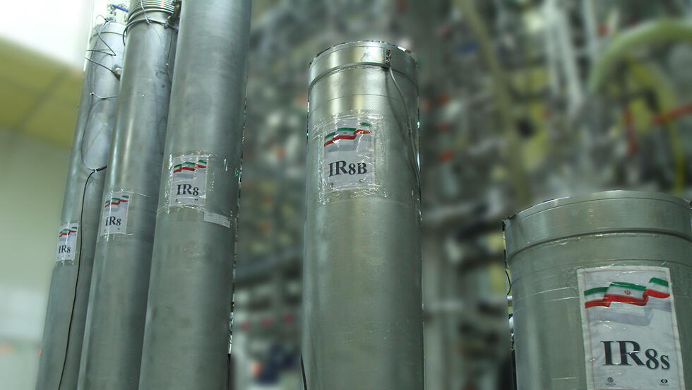 צנטריפוגה צנטריפוגות מתקדמות מסוג IR-8   ב מתקן העשרת ה אורניום ב נתנז איראן 