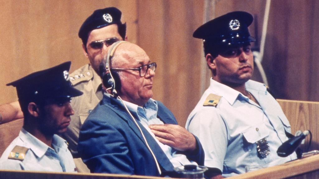  John Demjanjuk on trial in Israel in 1988 