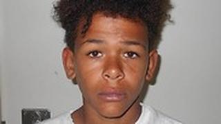 ארה"ב בן 13 נאשם ב רצח ברח מבית המשפט ב צפון קרוליינה