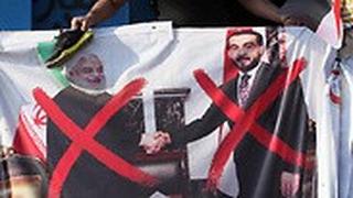 עיראק מפגינים נגד איראן כרזה של יו"ר הפרלמנט האיראני ו חסן רוחאני