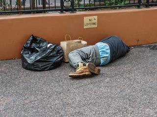 הומלס ישן ברחוב לאס וגאס