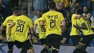 שחקני נתניה חוגגים