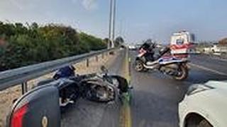 רוכב קטנוע נהרג בתאונה עצמית בכביש 40
