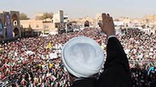 נשיא איראן חסן רוחאני נואם בפני תומכים בעיר יזד מכריז על גילוי שדה נפט חדש