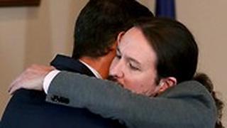 ראש ממשלת ספרד פדרו סאנצ'ס ו פבלו איגלסיאס ממפלגת פודמוס הסכם קואליציוני הרכבת ממשלה