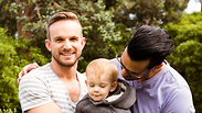 זוג זוגיות גאווה גאים הומואים הומוסקסואלים אבות להט"ב אב אבא הורים