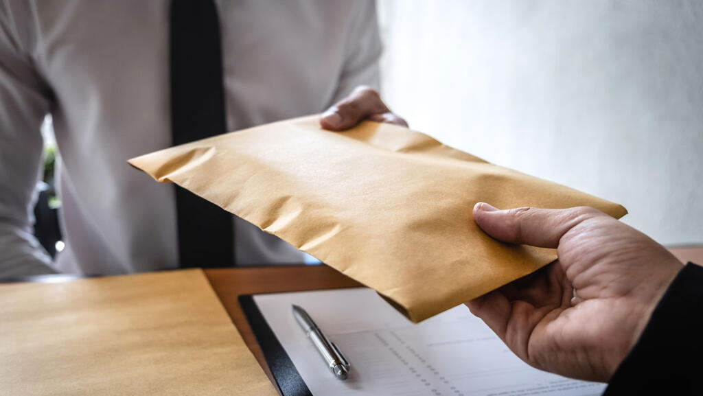 Взятка (Фото: shutterstock) Взятка