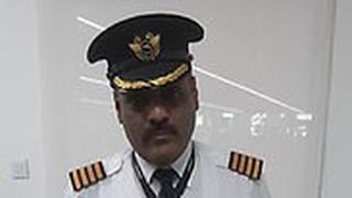 הודו גבר התחזה ל טייס נעצר ב שדה התעופה