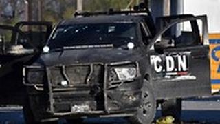 מקסיקו ירי ליד גבול ארה"ב בין קרטלי סמים ו שוטרים העיירה וייה אוניון 