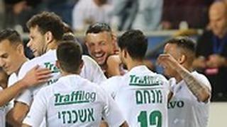 שחקני מכבי חיפה חוגגים