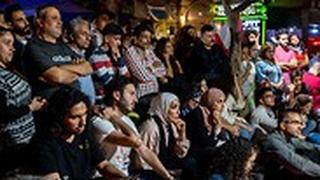 אוהל ויכוחים דיון בין מפגינים ב מחאה לבנון בעיר טריפולי