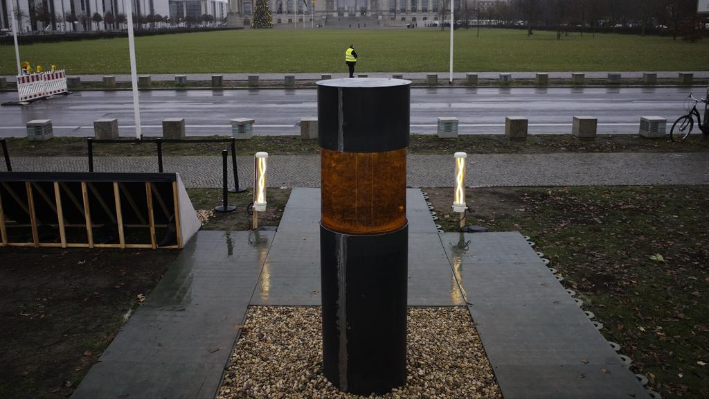 Urn placed in front of the German parliament that those behind it claim contains Holocaust victims