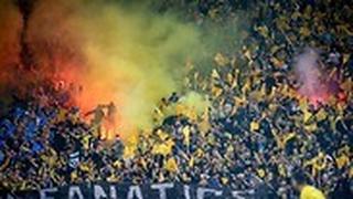 אש בוערת ביציע אוהדי מכבי תל אביב