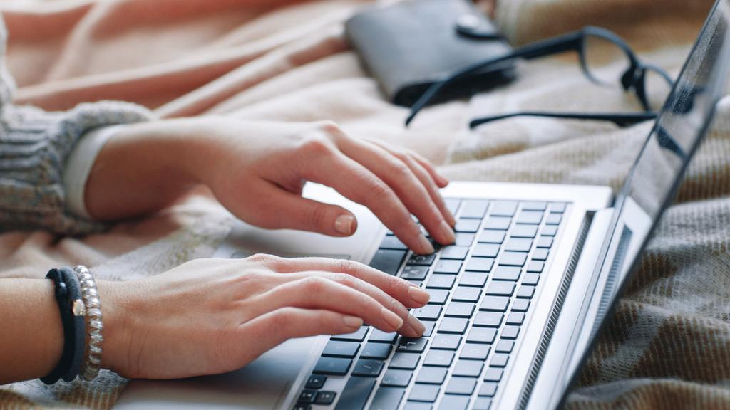Иллюстрация: shutterstock קורות חיים אילוסטרציה מחשב