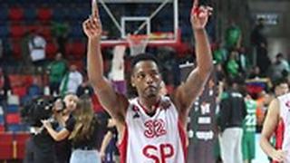 לנזל סמית מודה לקהל